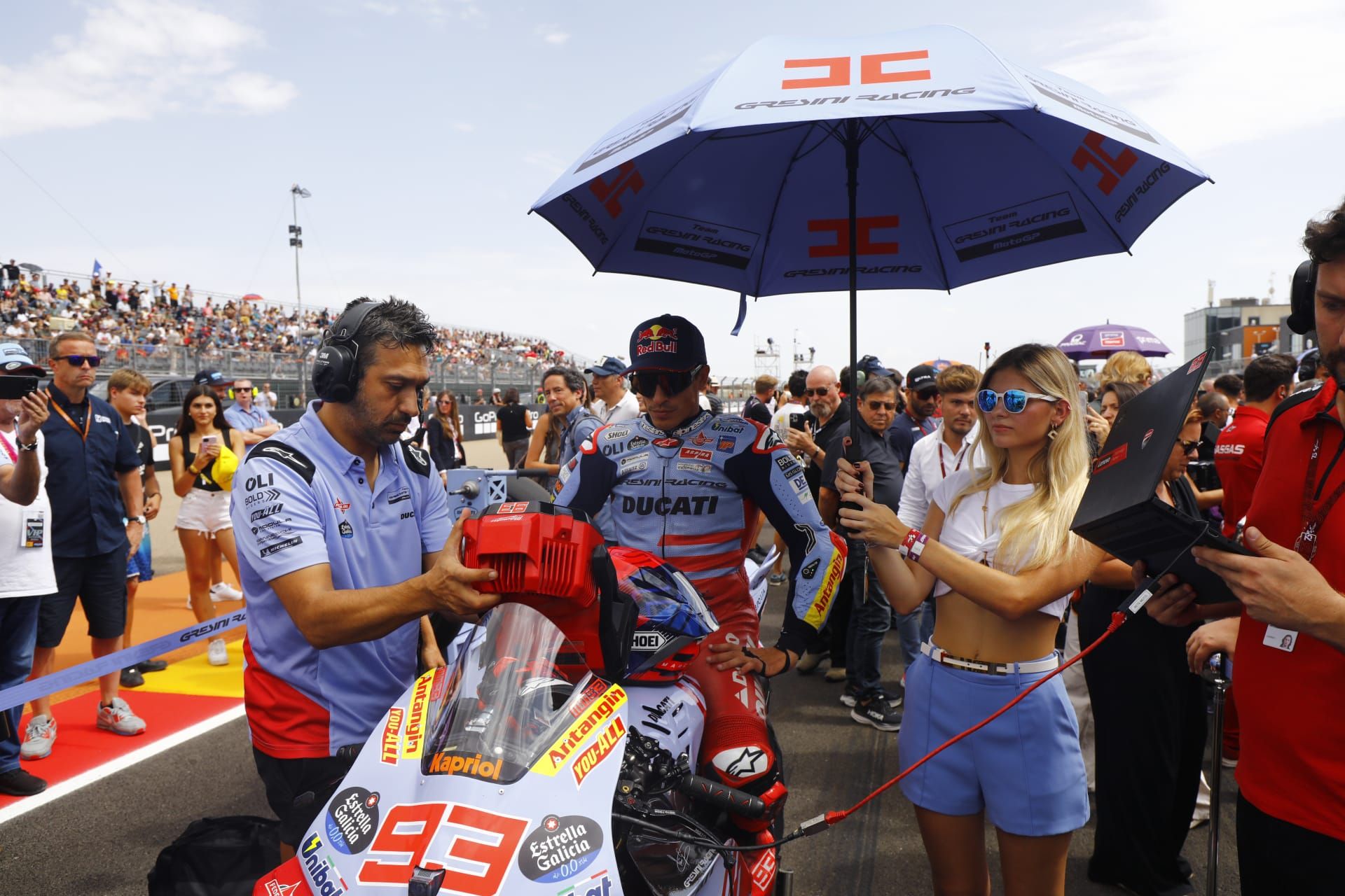 En imágenes | El público vuelve a disfrutar de los mejores motociclistas del mundo en Motorland