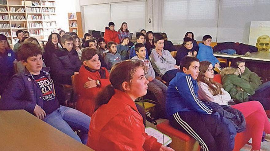 Alumnos del IES Antón Losada, ayer. // Bernabé / Adrián Rei