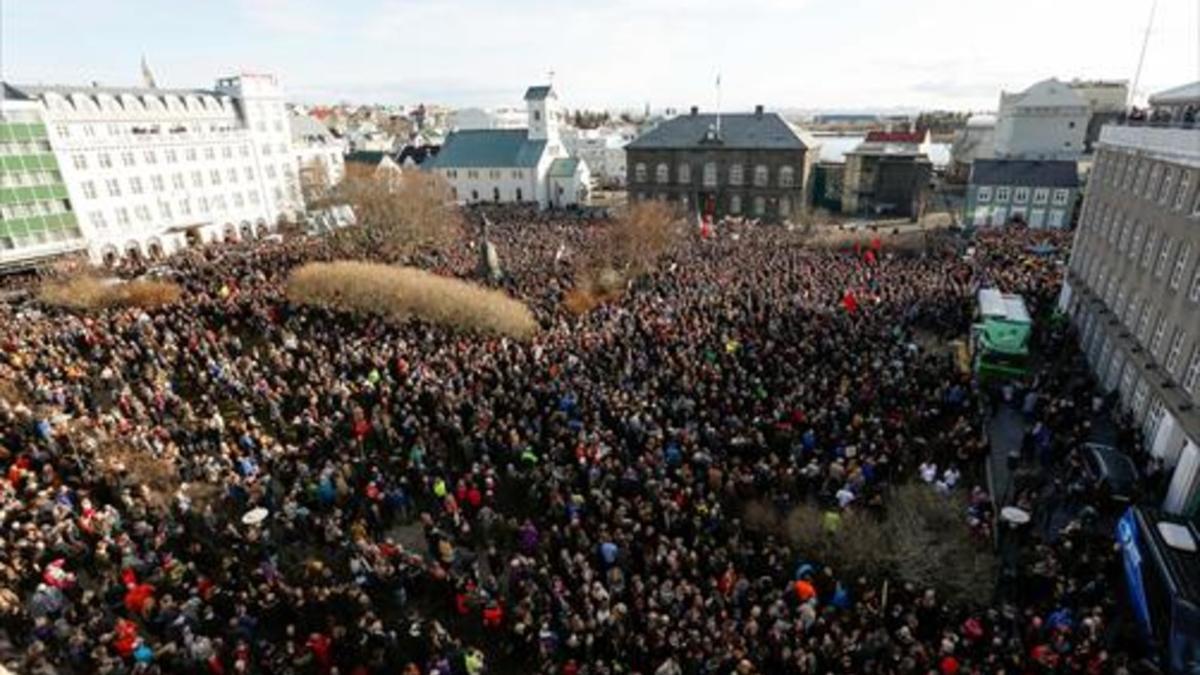 Manifestación en Reikiavik contra el primer ministro de Islandia, Sigmundur Gunnlaugsson, mencionado en los 'papeles de Panamá'.