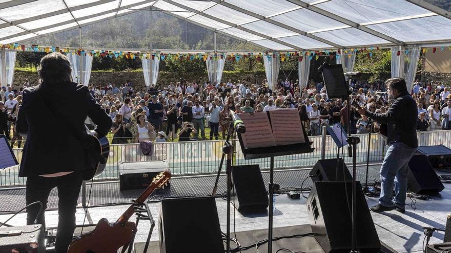 "Los Premios al día" | Capítulo 2: Asturias ya suena a Serrat (y aquí te contamos tres cosas del cantautor que quizás no sabías)