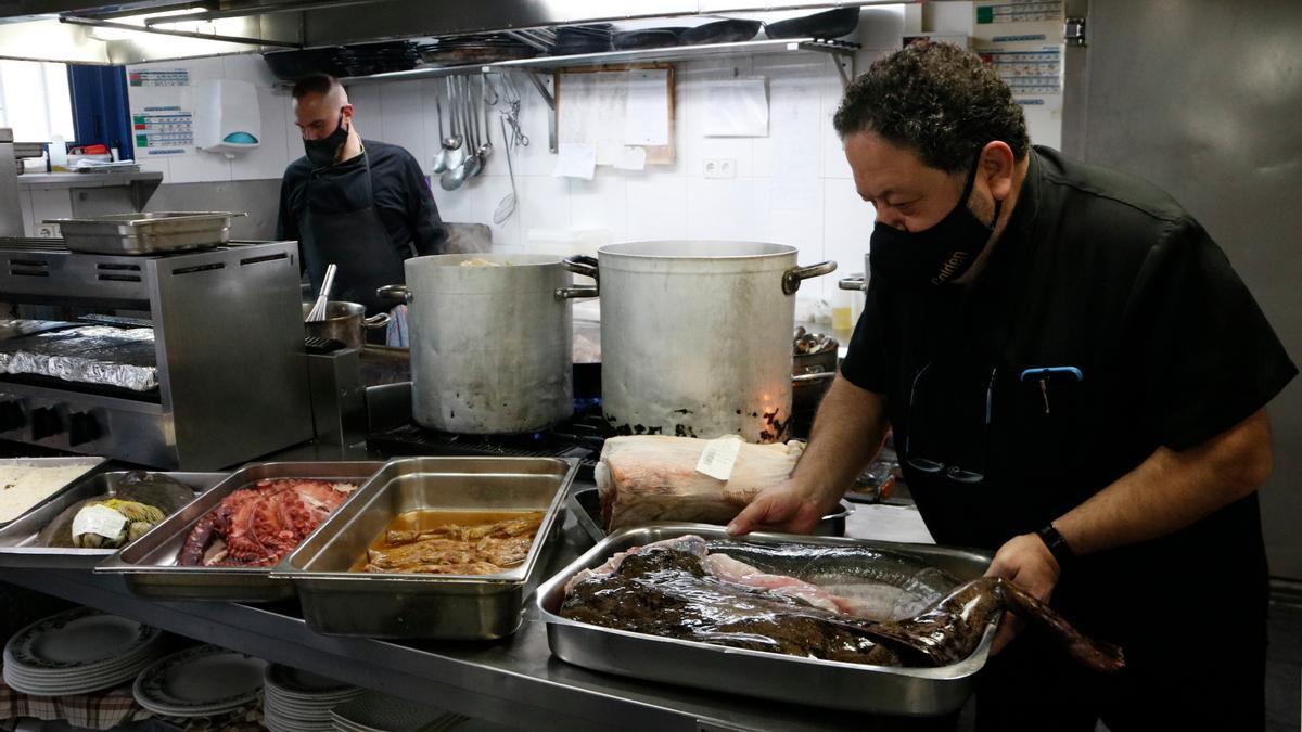 "Què faig amb aquest gènere?", el propietari del restaurant Golden explota per les noves restriccions