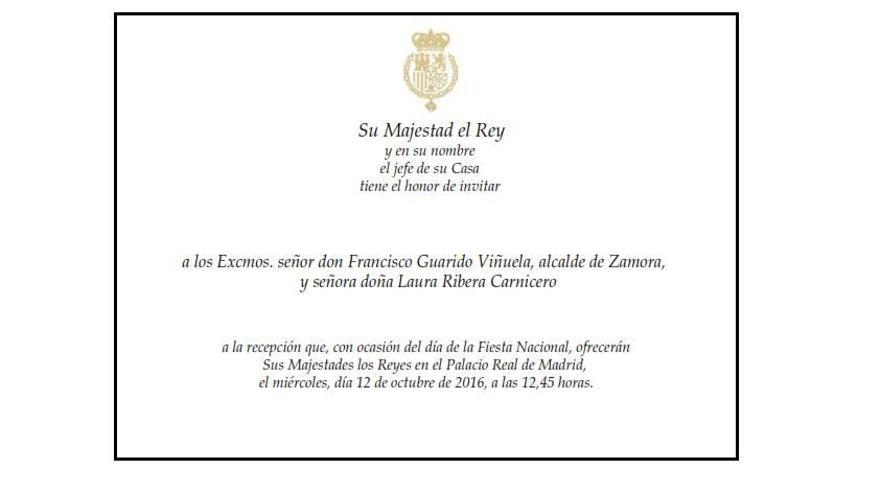 Invitación recibida por el alcalde para participar en la recepción de la Casa Real.