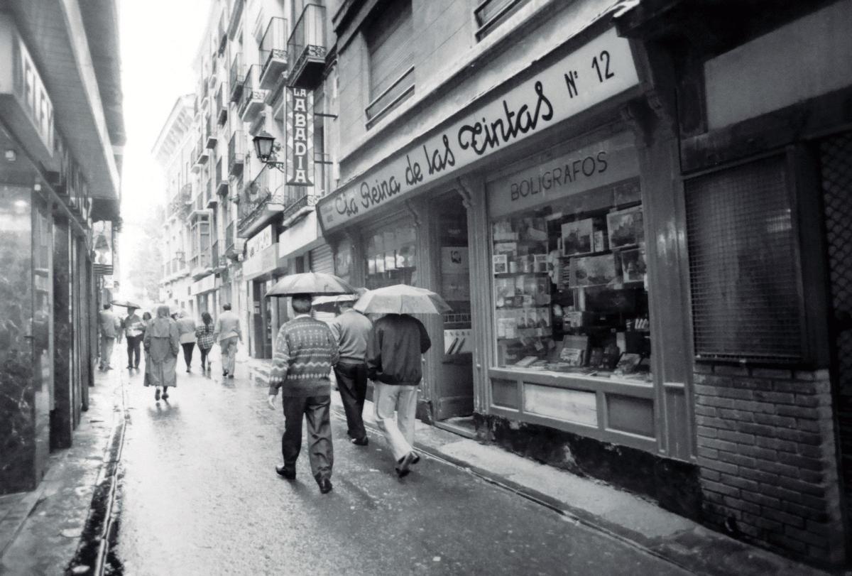 La Reina de las Tintas, almacén de papelería y objetos de escritorio, inaugurado en 1880 en la calle de la Torre Nueva, que cerró en 2007.