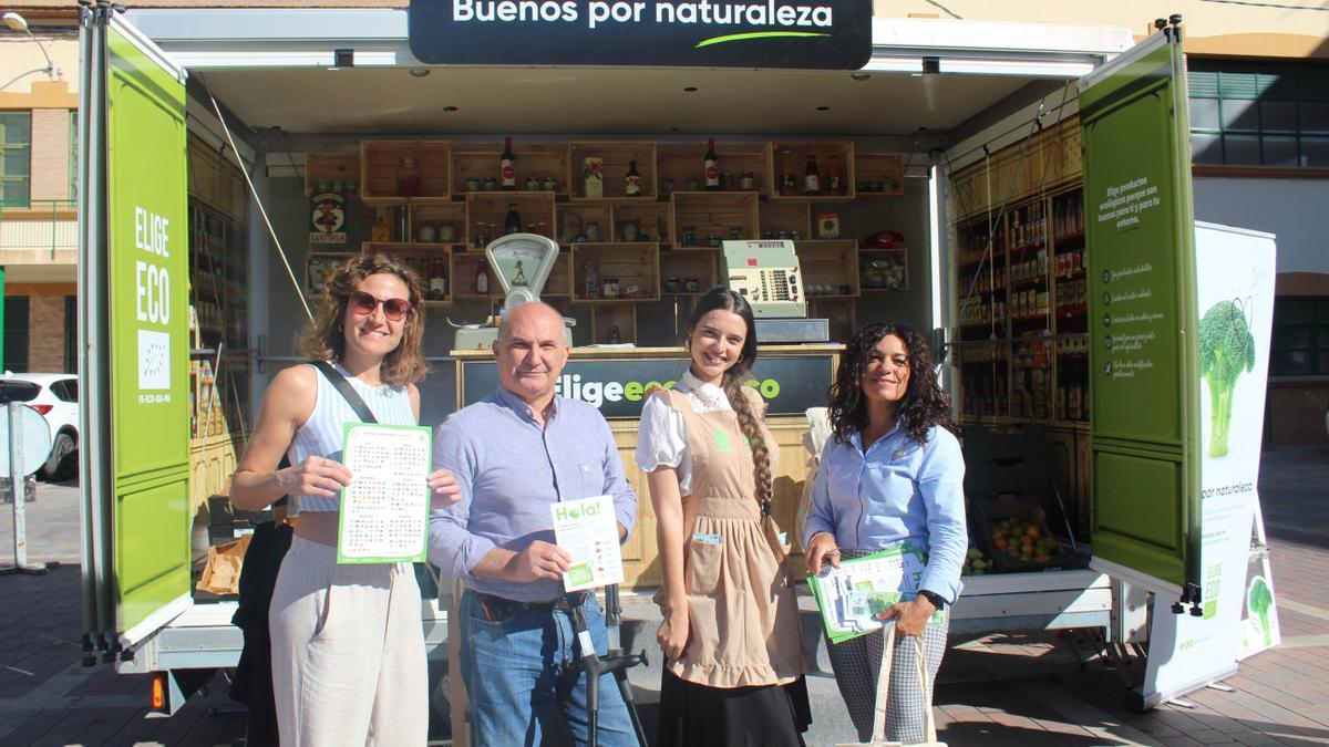 Equipo del Caerm y Juan Gil, teniente alcalde y concejal de agricultura de Jumilla baja