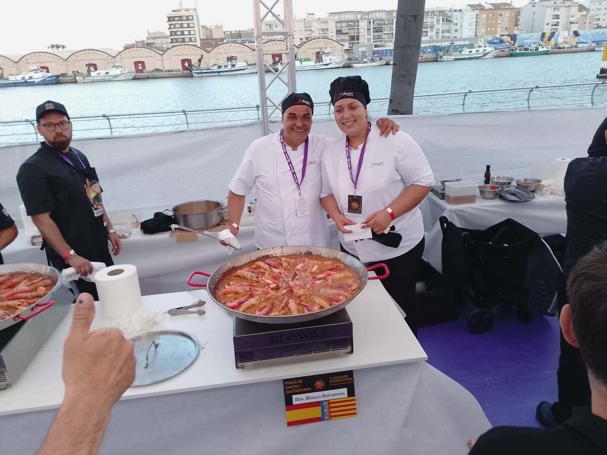 Blasco y Ramh, con la fideuà ya acabada