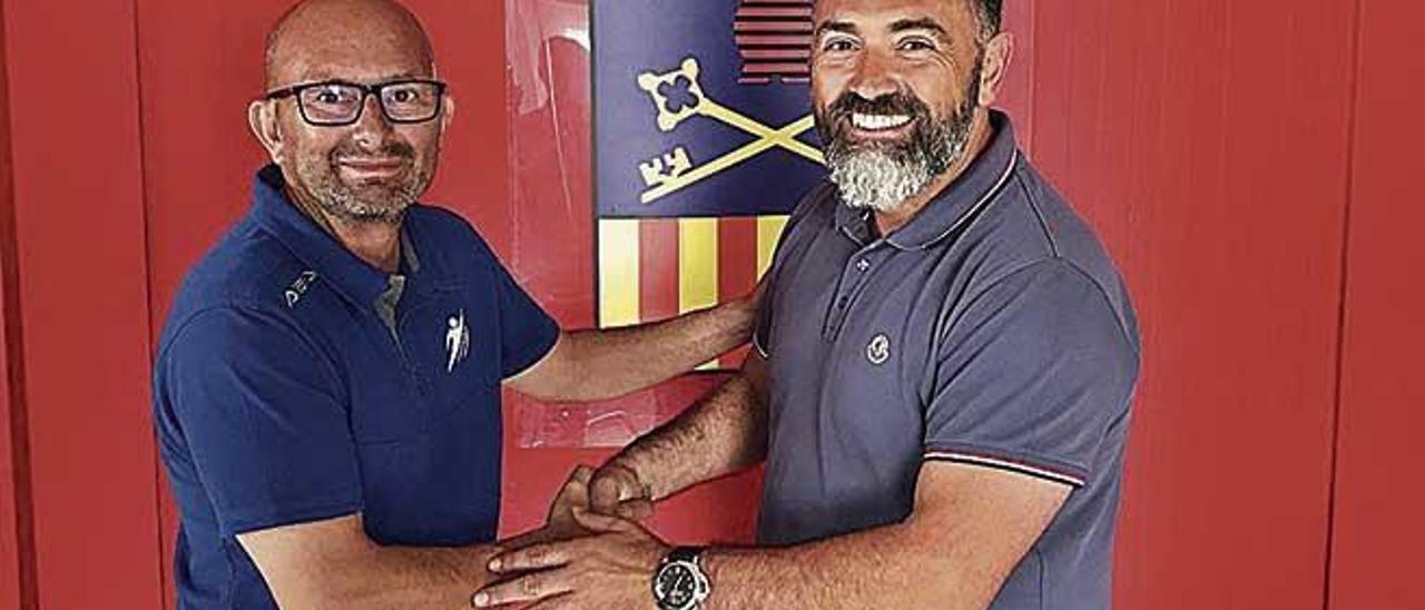 El entrenador de porteros Pablo Roca (i) ha fichado por el Esporles.