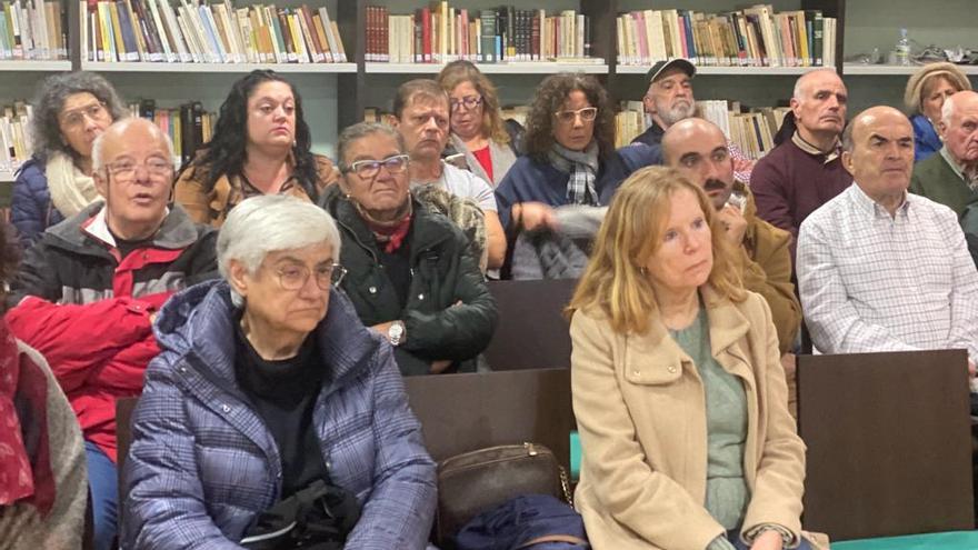 La asociación asturiana contra el dique de Figueras extiende su protesta a Ribadeo