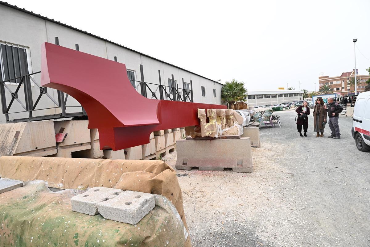 La obra de Salvador Soria, que se encuentra en los almacenes municipales de Carrús, tras haber recibido los primeros tratamientos.
