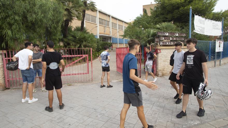 Las familias aplauden la ampliación de las horas de clase en ESO