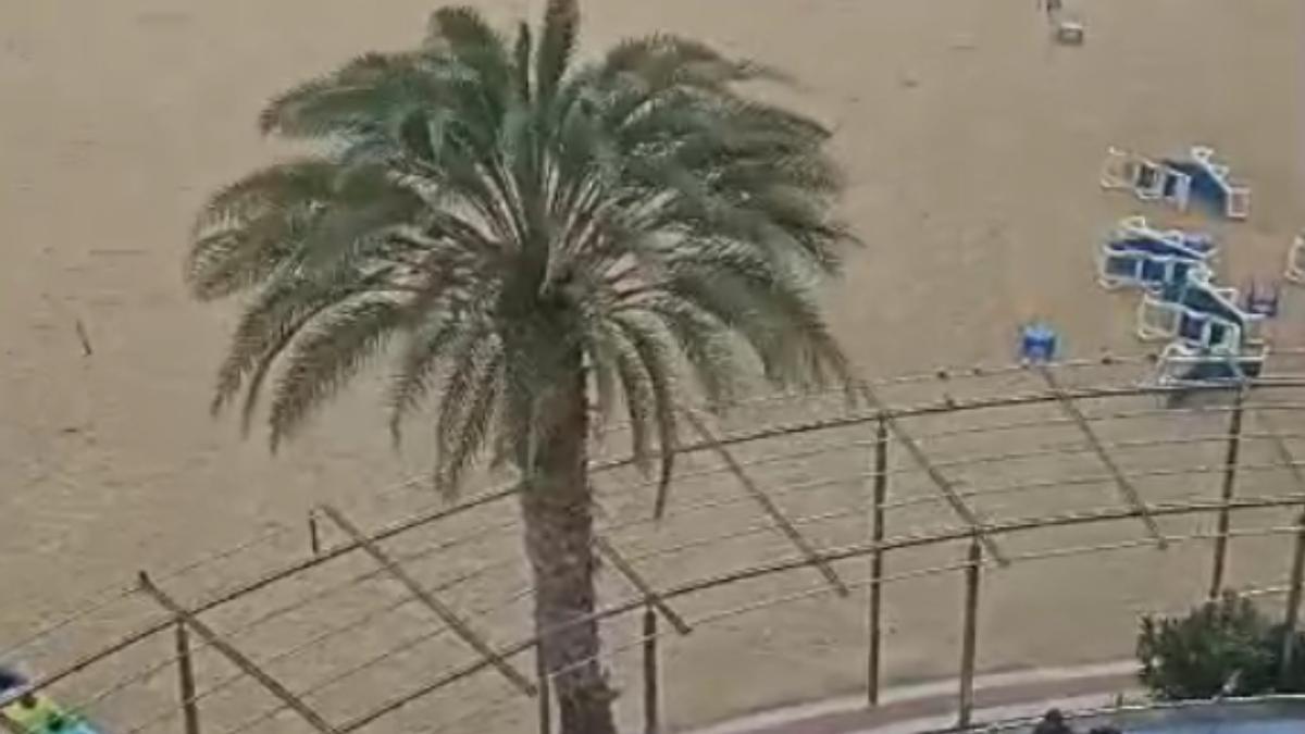 Viento fuerte en Las Canteras