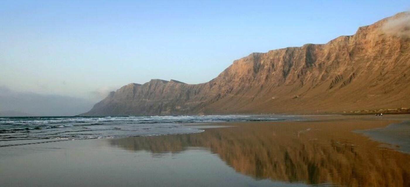 La extensa playa de Famara.jpg