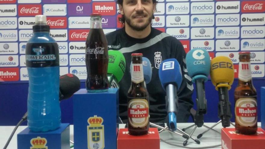 Generelo, en su primera rueda de prensa como entrenador del Oviedo. r. o.