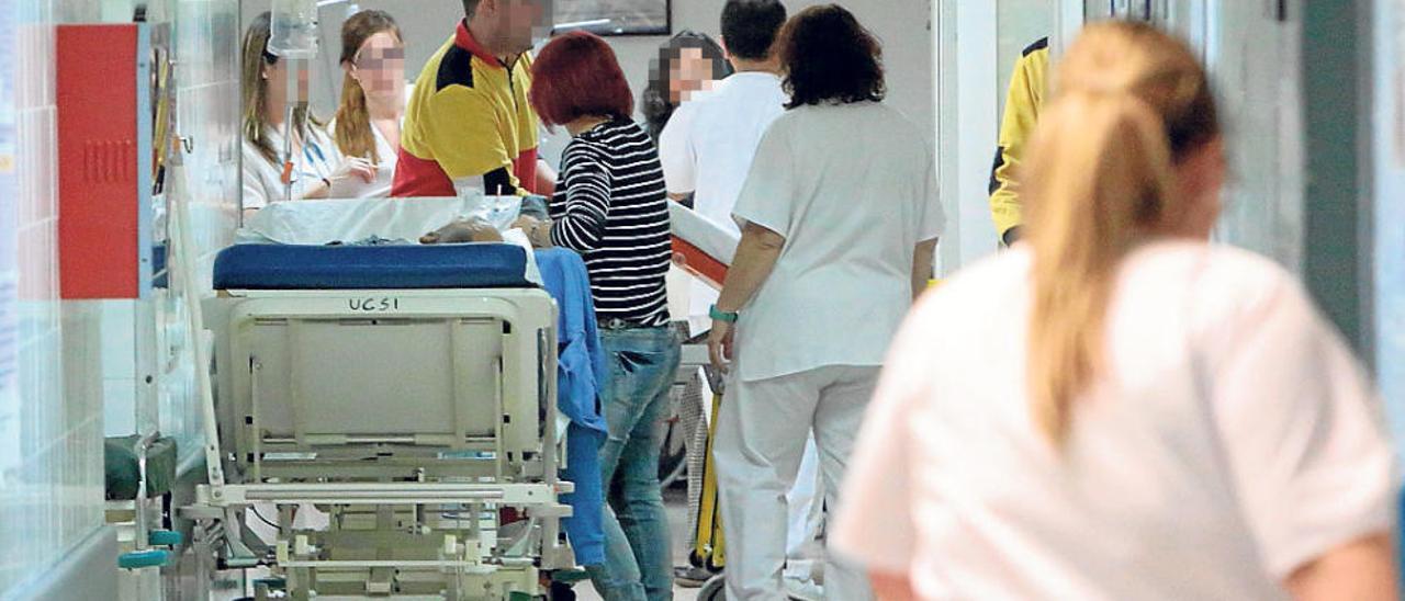 El alto volumen de turistas en invierno colapsa Urgencias en el Hospital Comarcal