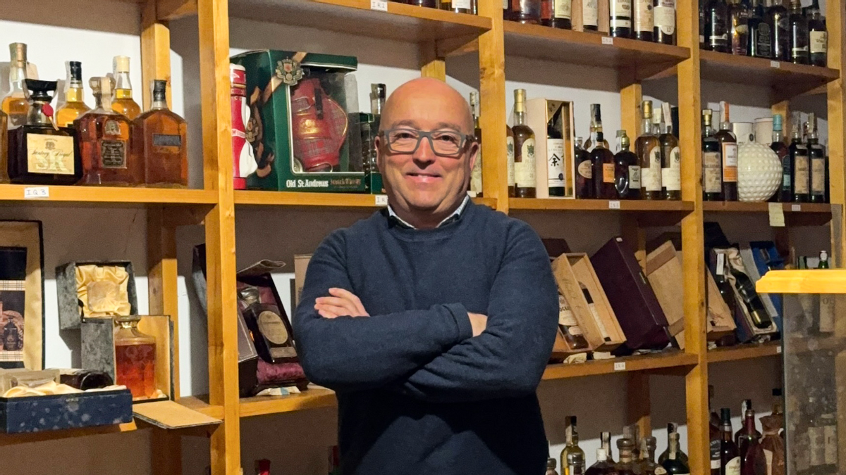 Una colección en A Coruña de 4.116 botellas de licor busca comprador tras el fallecimiento de su propietario: "Simplemente fue la pasión de su vida"
