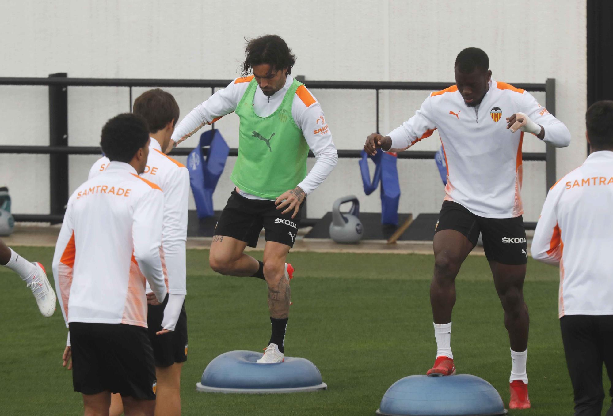 Última sesión antes del partido frente a la Real Sociedad para el Valencia