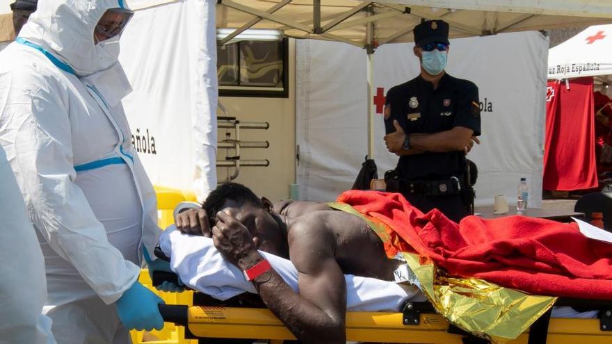 Inmigrantes evacuados a los hospitales de Las Palmas.