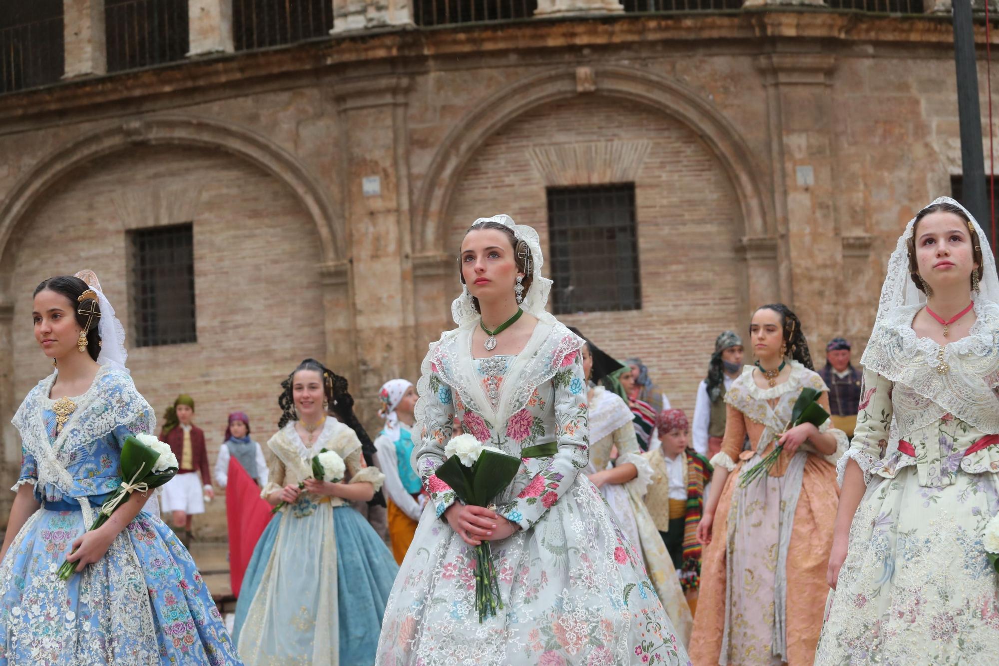 Búscate en el primer día de ofrenda por la calle de la Paz (entre las 15:30 a las 17:00 horas)