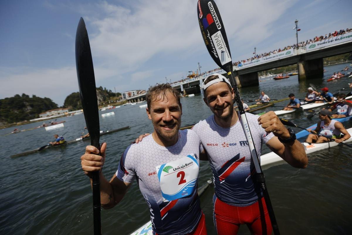 Los franceses Urban y Candy vencen en el Descenso del Sella.