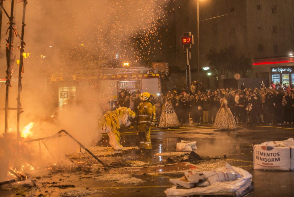 San José despide por todo lo alto las Fallas de 2016 en Benidorm