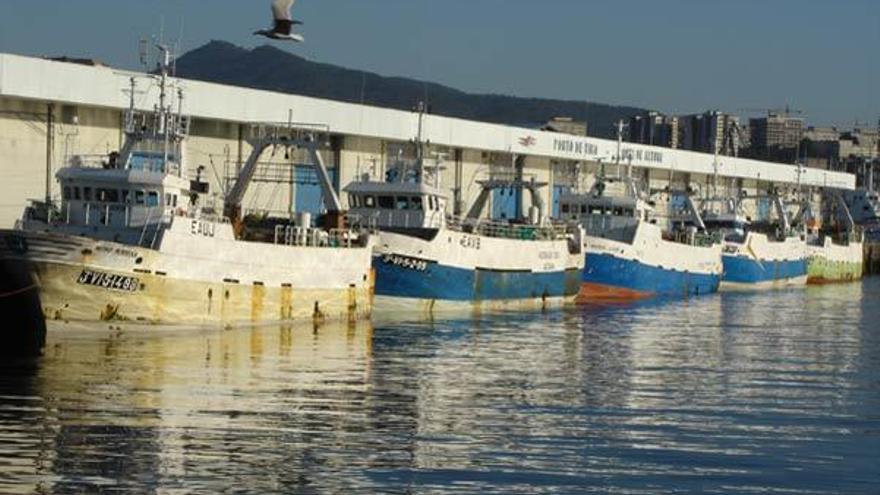 Flota de Gran Sol amarrada en los muelles de O Berbés, en Vigo.  // Félix Pastor