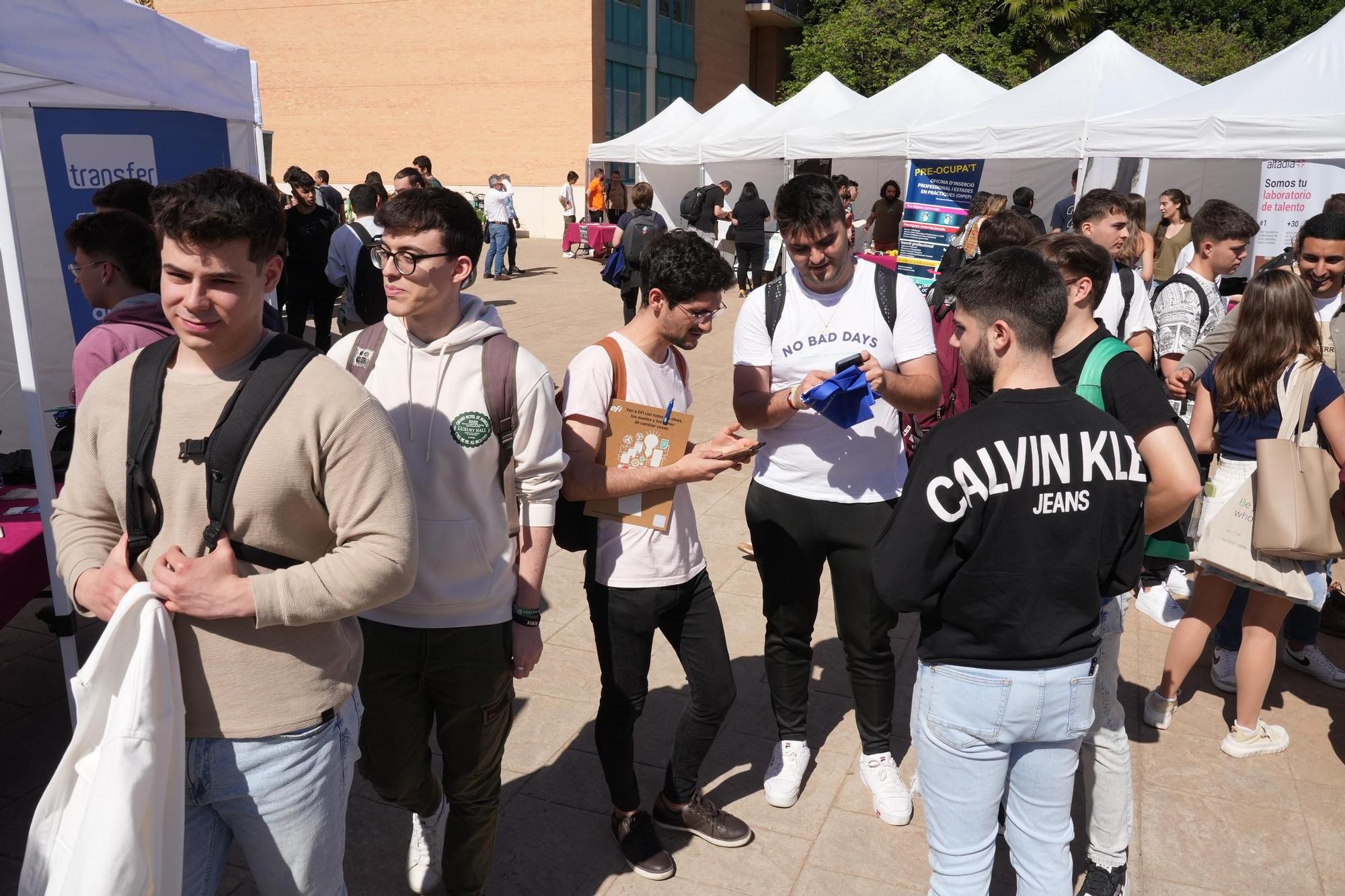 Más de mil universitarios aspiran a un empleo en la industria 5.0 de Castellón. Así ha sido la Feria de Empresas de la UJI.