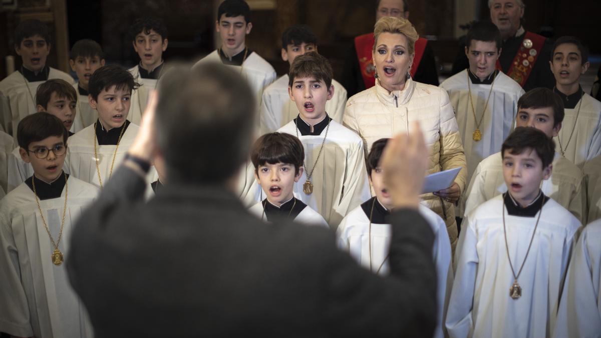 Ainhoa Arteta canta a la Virgen de los Desamparados con motivo del Centenario de la Coronación