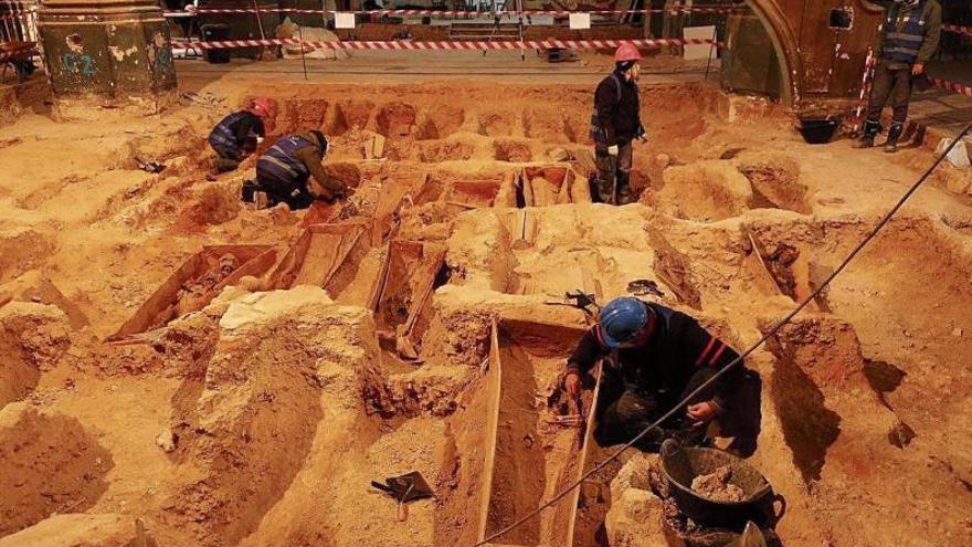 Hallan más de 50 tumbas en una antigua iglesia de Teruel