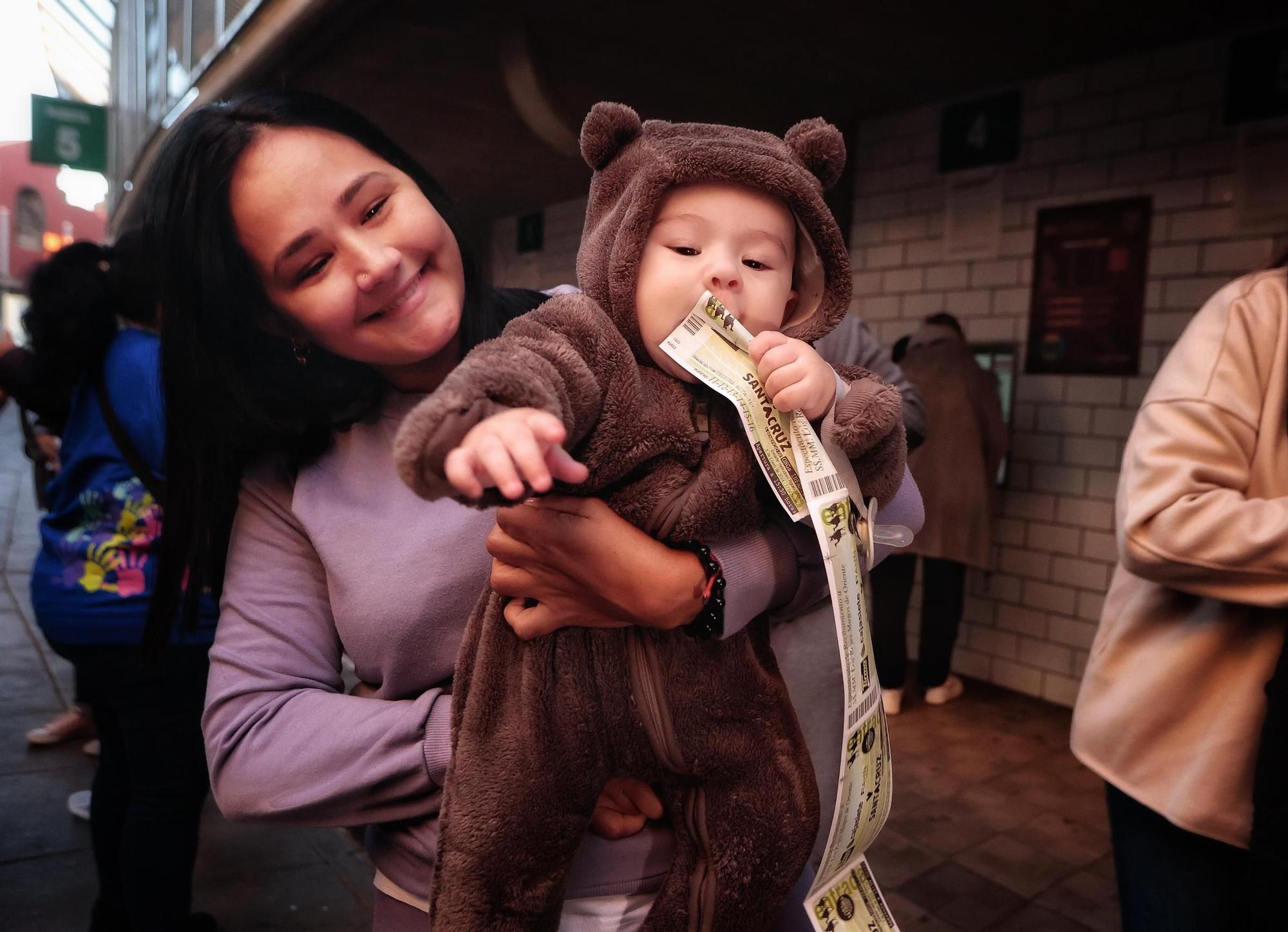 Colas para una entrada para ver a los Reyes Magos en Tenerife