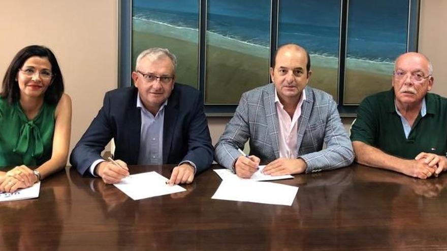 Firma del acuerdo entre Opcsa y la Autoridad Portuaria.
