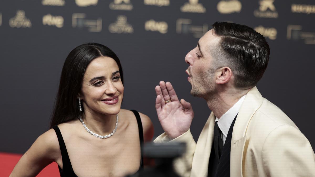 Macarena García y Enric Auquer llegan juntos los Premios Goya 2025