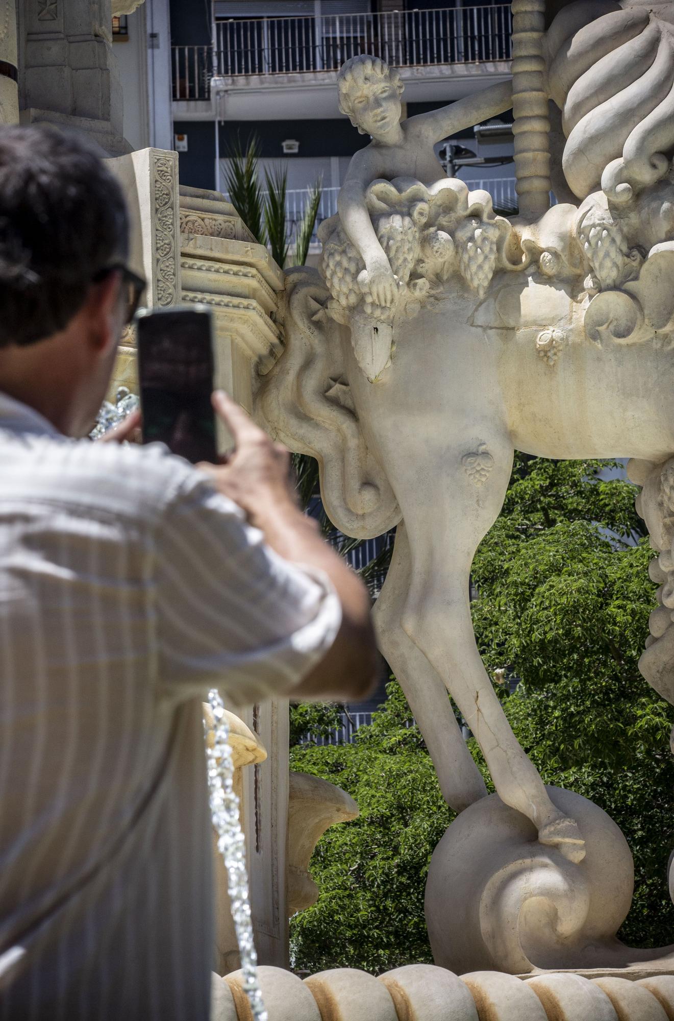 Aspecto de la fuente de Luceros siete meses después de su restauración