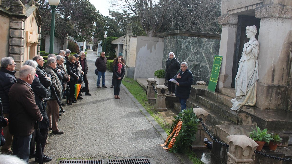 Commemoració dels 150 anys de la mort de Pep Ventura a Figueres, acte en el cementiri municipal