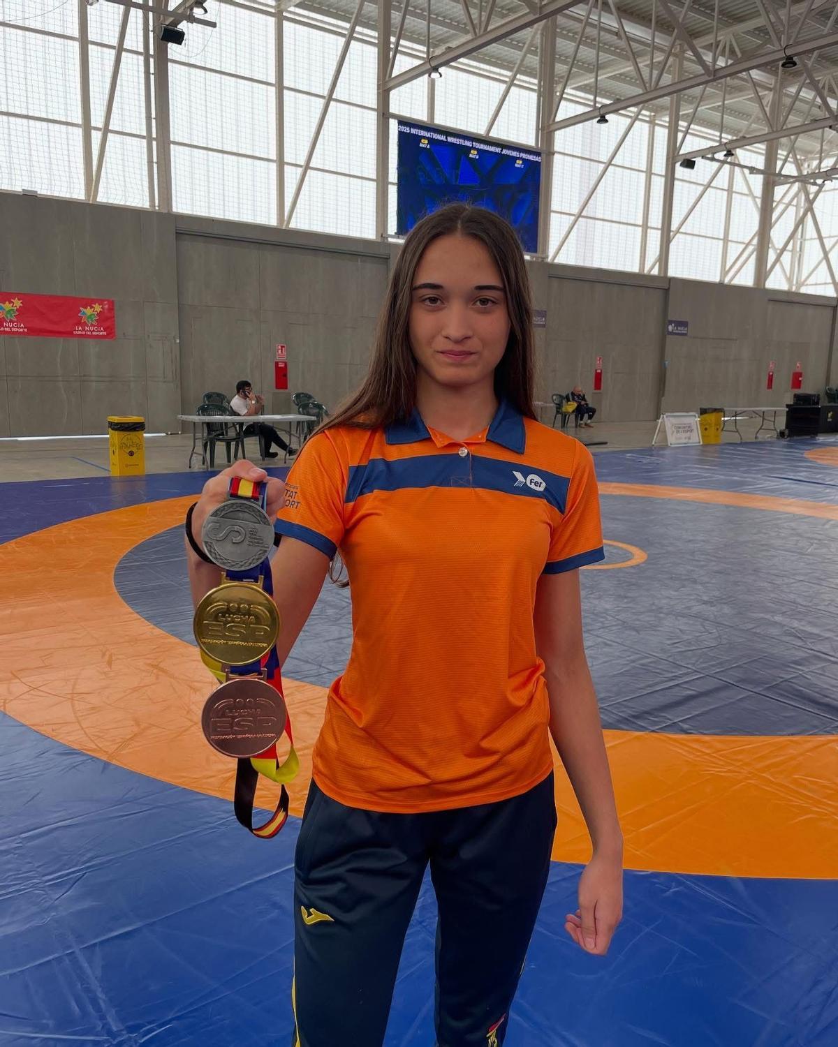 Pau Gimeno con su colección de medallas en tres días.