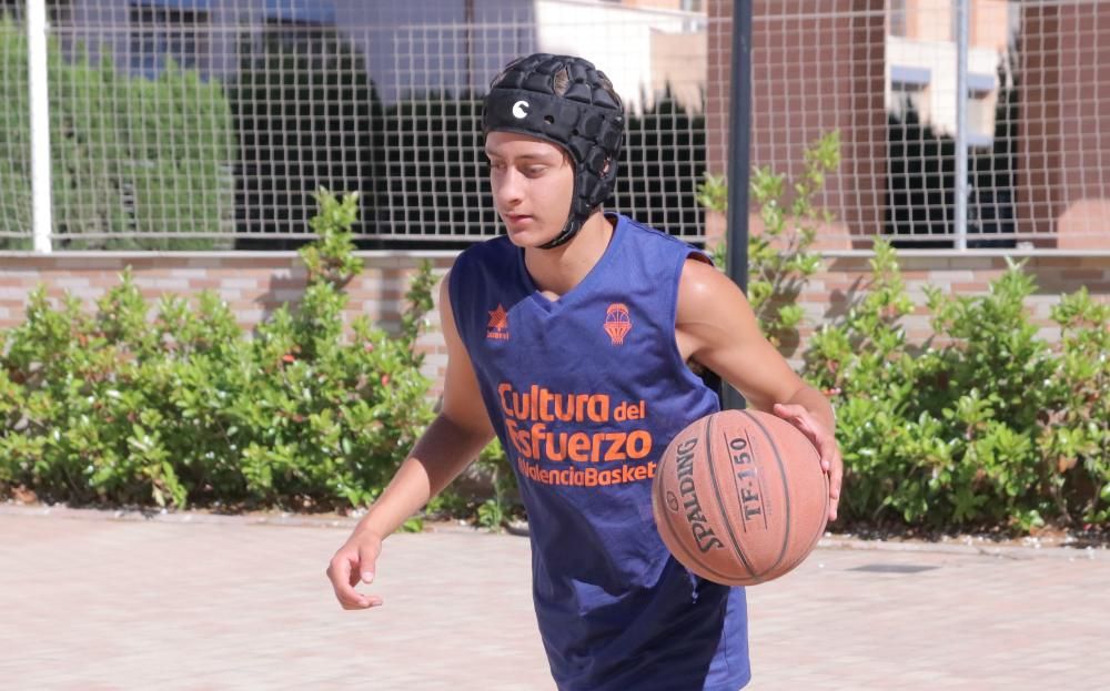 Cantera del Valencia Basket fuera de L'Alqueria