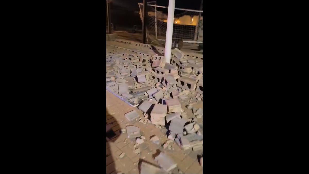 DAÑOS VIENTO PUÇOL | El temporal destroza el campo de fútbol y el polideportivo municipal