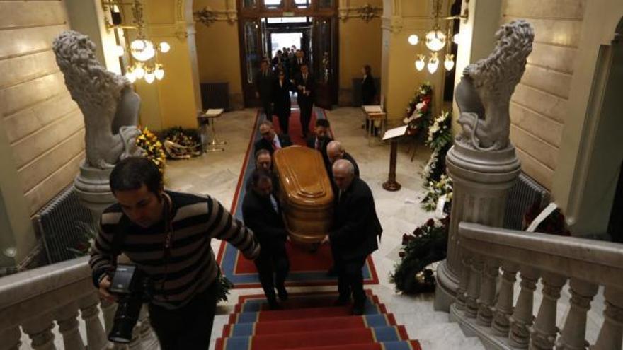 Muere Vicente Álvarez Areces: la llegada del féretro a la capilla ardiente