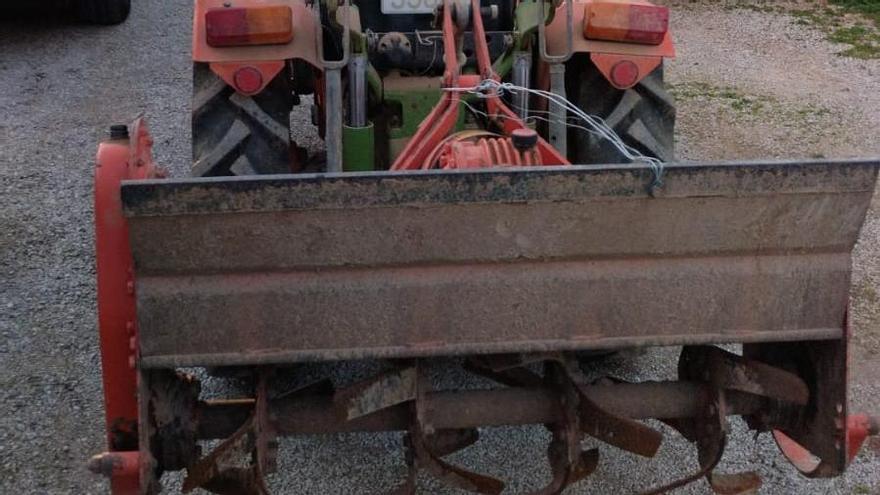 Herido muy grave un anciano de 83 años al volcar su tractor y caerle sobre una pierna en Marratxí