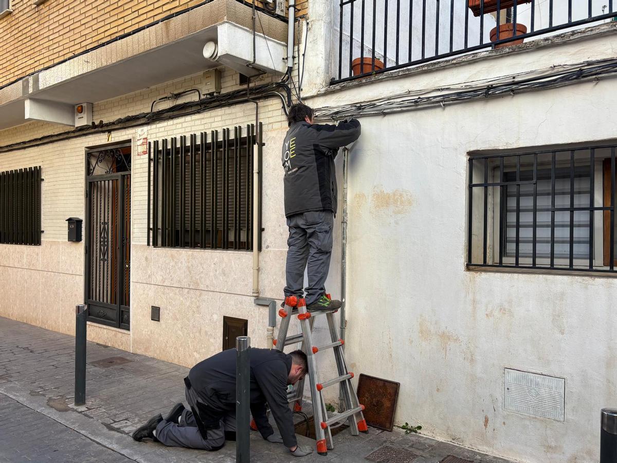Trabajos de renovación en la red de alumbrado del barrio l’Olivar.