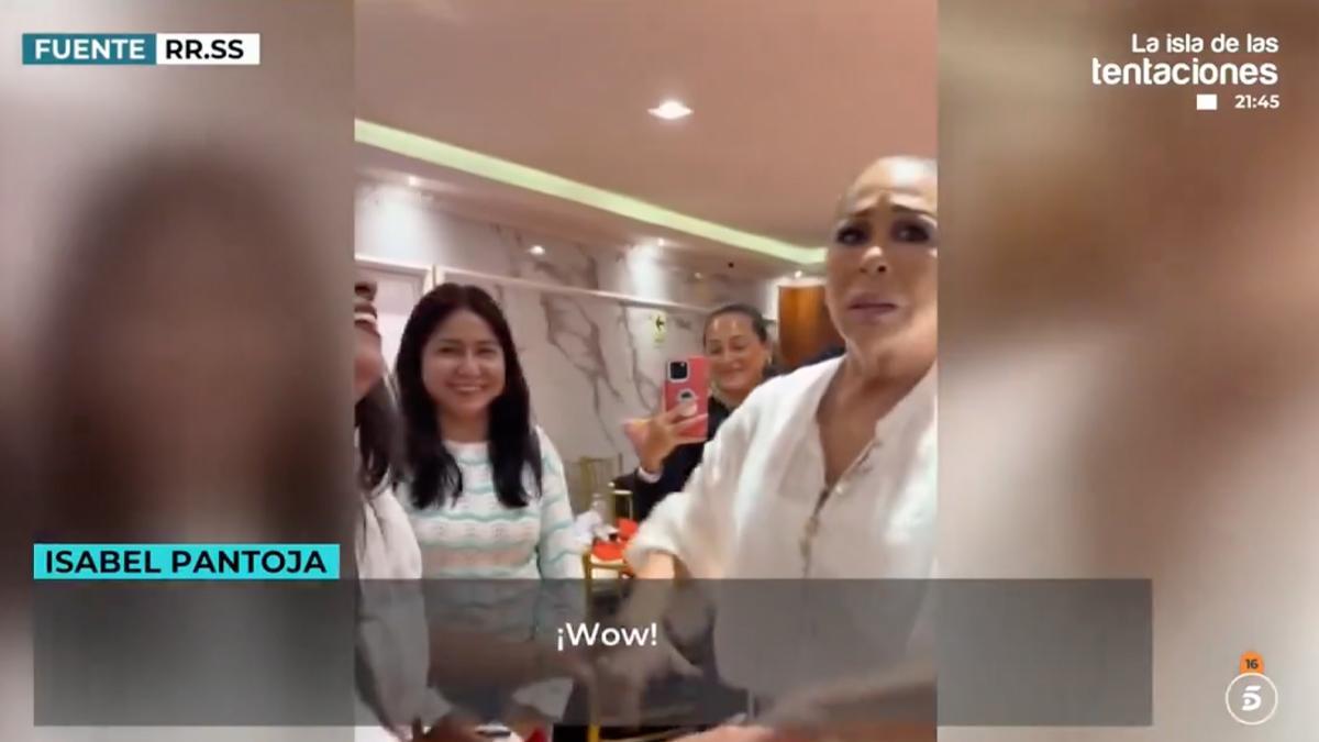 Isabel Pantoja se emociona con una fan