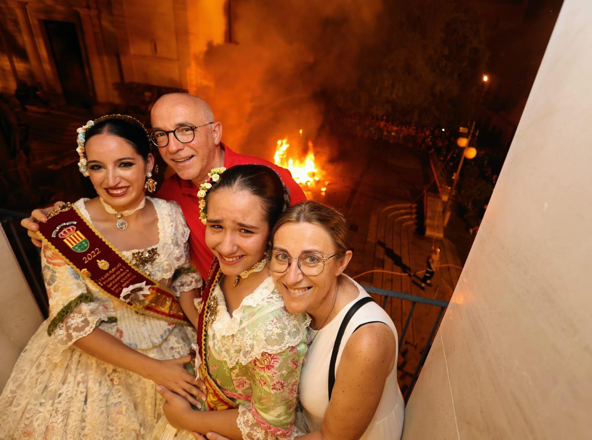 Cremà de las Hogueras de San Vicente, en imágenes