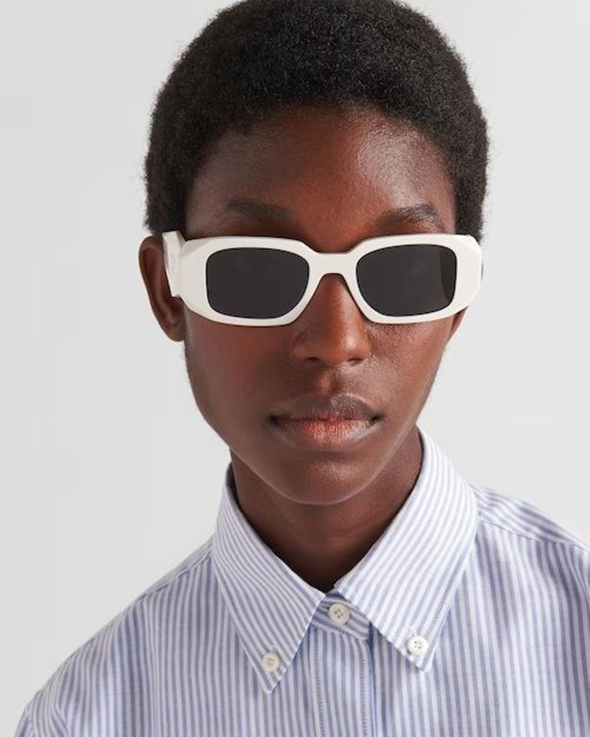 Gafas de sol blancas de Prada