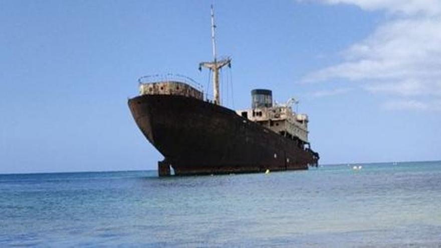 Vía libre para desmantelar el &#039;Telamón&#039;, carguero encallado desde hace 40 años en Arrecife