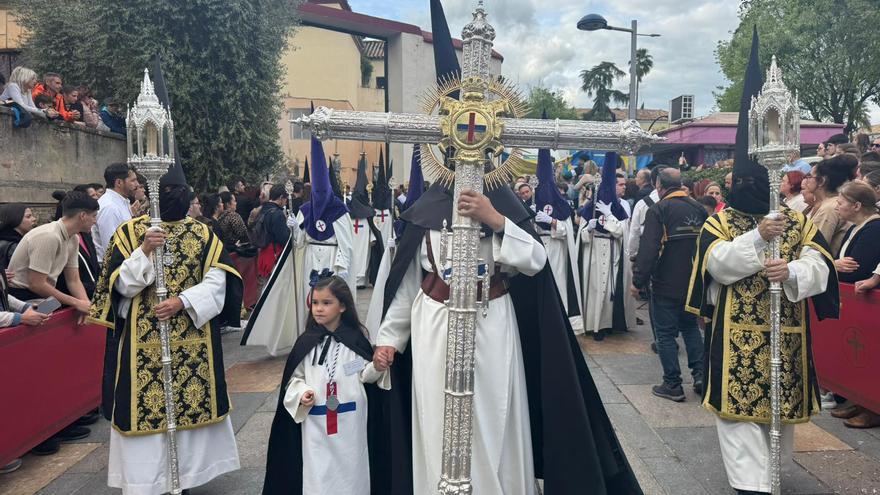 El Cristo de Gracia estrena su estandarte de juventud