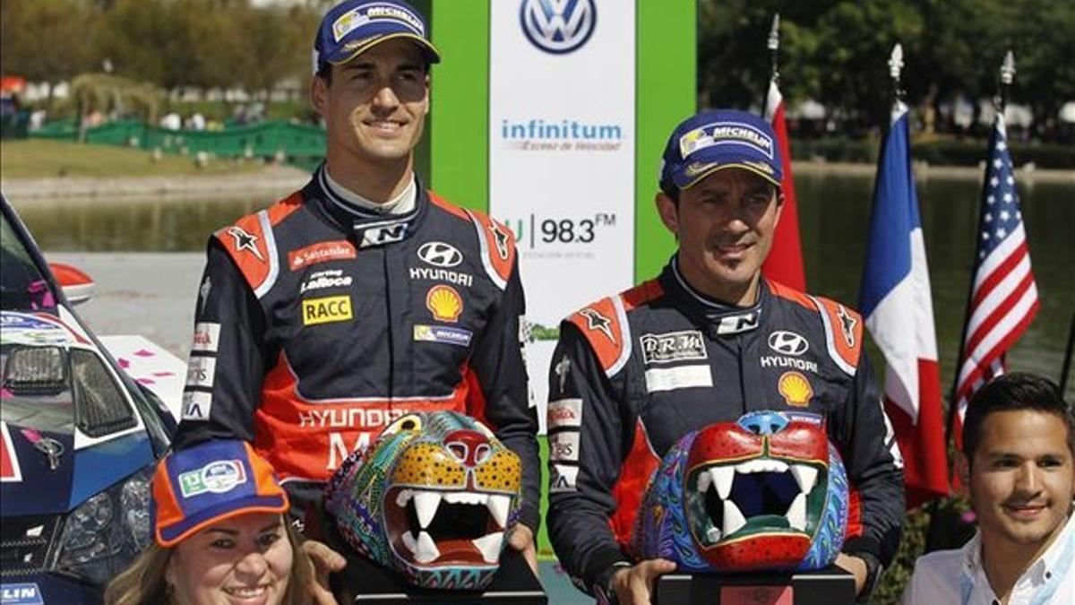 Sordo y su copiloto Marc Martí celebran el tercer puesto en México