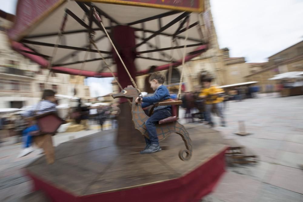 Feria de La Ascensión en la plaza de la Catedral de Oviedo