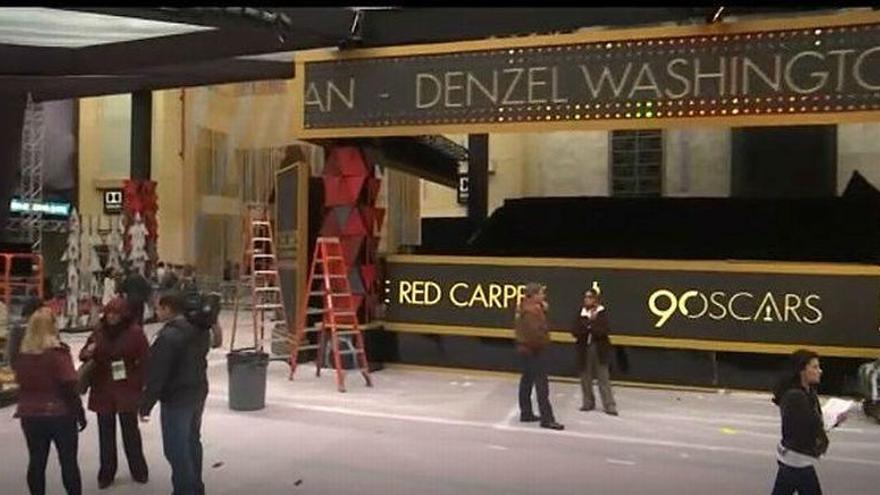 La lluvia complica los preparativos en la alfombra roja de los Oscar