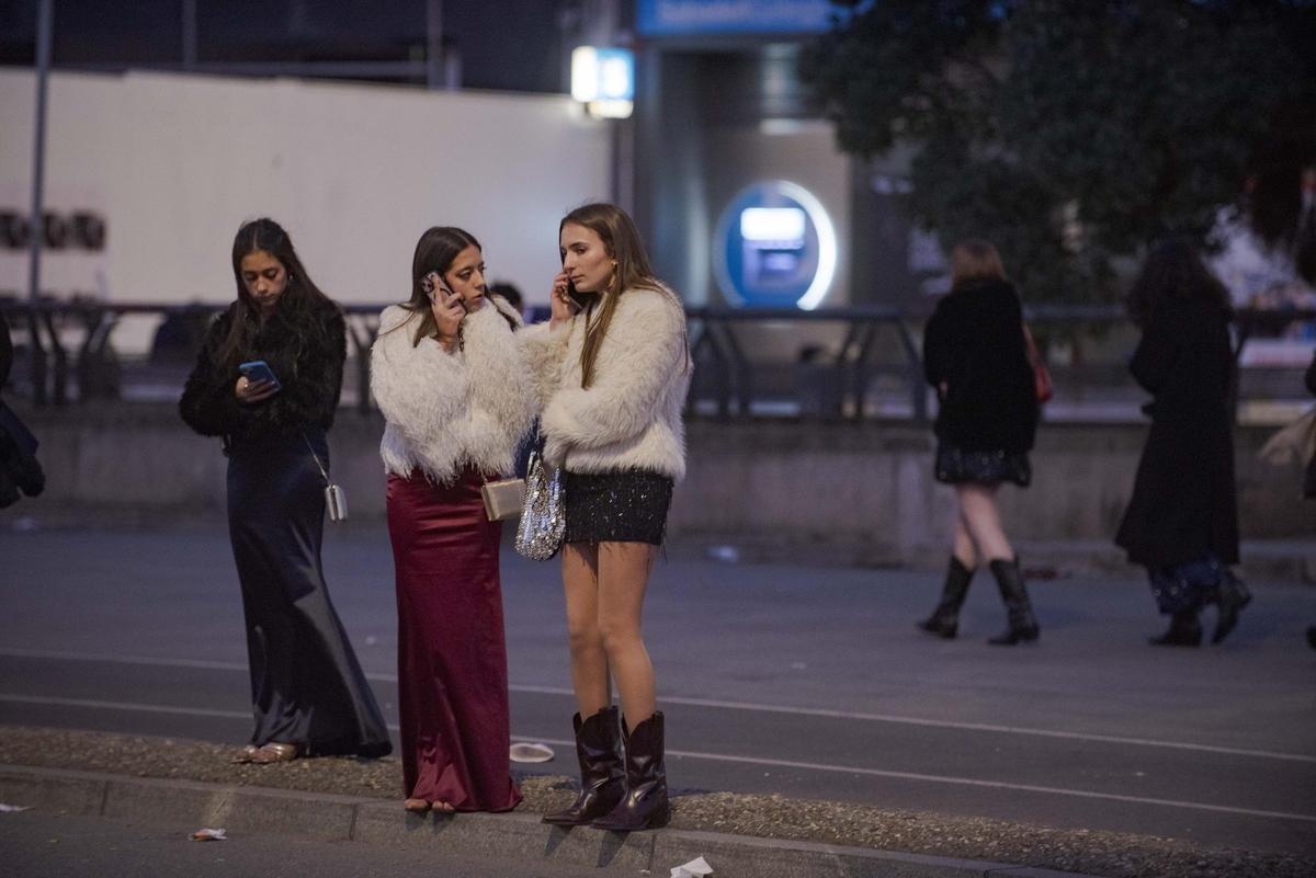 Jóvenes saliendo de fiesta en A Coruña.