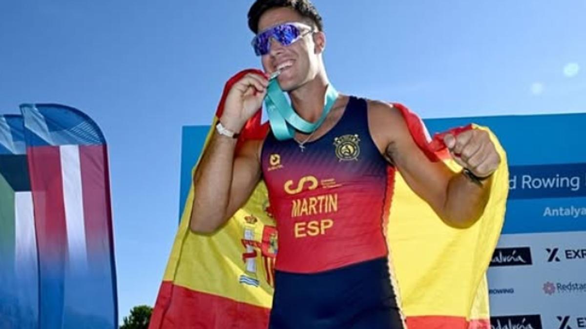 Ander Martín, con la medalla