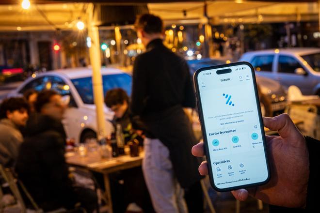Ya ha entrado en vigor: los que viven en Barcelona ya pueden pagar multas e impuestos con Bizum