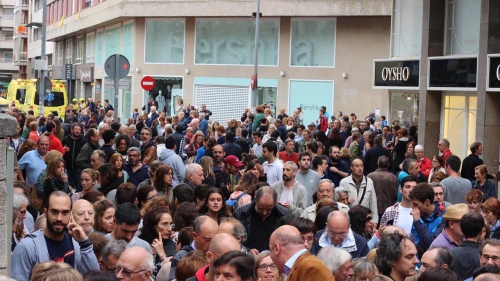 La Policia Nacional desallotja el col·legi Verd de Girona